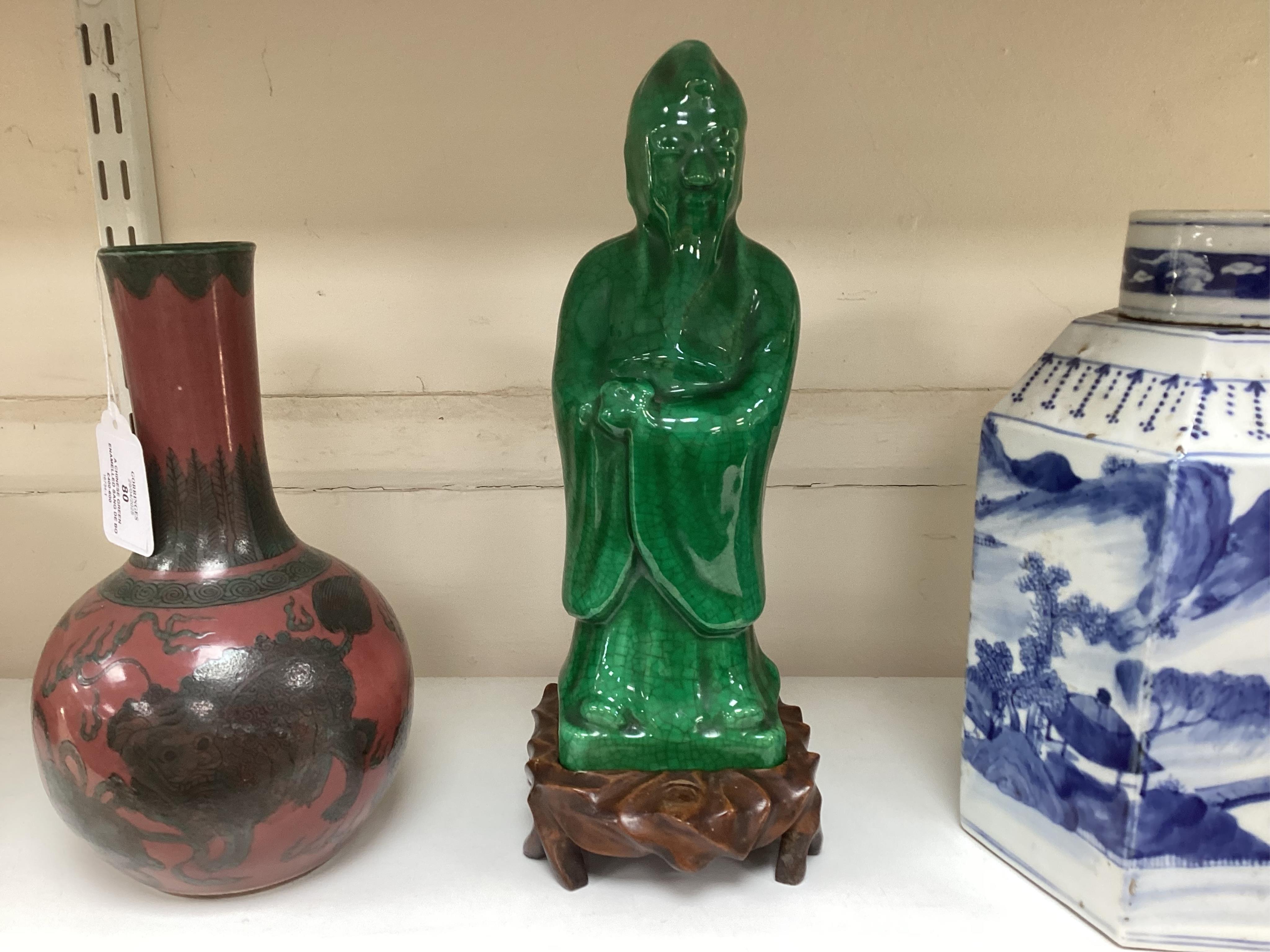 A Chinese green crackle-glazed figure of Shouxing, 18th/19th century